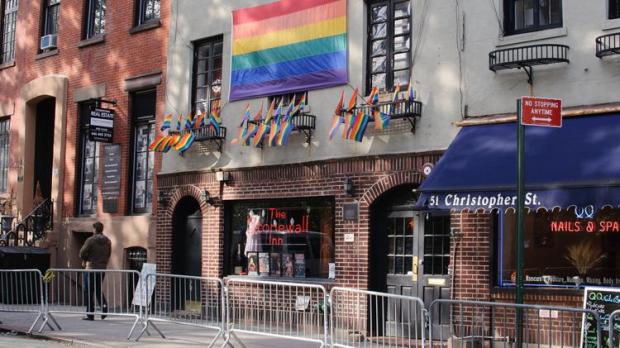 Бар Stonewall Inn в Гринвіч-Виллидж. Фото: bizjournals.com