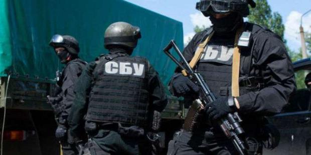 Співробітники СБУ затримали чиновників-крадіїв. Фото: uapress.info