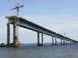 Жадібність скреп: Росія заборгувала будівникам Керченського мосту $118 млн