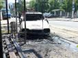 В Одесі прямо на ходу загорівся автомобіль таксі (фото)