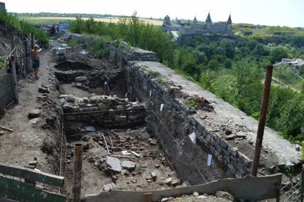 У Кам'янці-Подільському археологи знайшли вежу, якій понад 200 років. Фото: kam-pod.gov.ua.