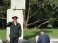 У Польщі мають оцінити і зробити відповідні кроки: Порошенко став на коліна в пам'ять про жертв Волинської трагедії (фотофакт)