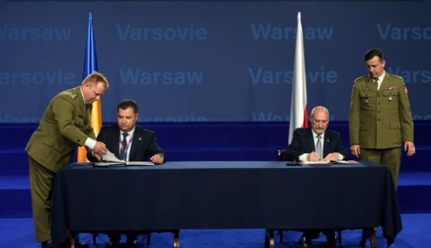 Підписання угоди про взаємодопомогу. Фото: Польське радіо.
