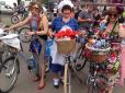 Амстердам наближається: В Києві жіночки на підборах і в сукнях провели велопарад (фото)