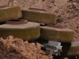 Потужність вибуху може знищити з десяток танків: У Широкиному сапери утилізують боєприпаси (відео)