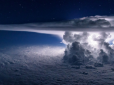 Неймовірний знімок: Як виглядає гроза на висоті в 10 тисяч метрів над землею (фото)