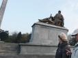 Скрепи лютують: У польському містечку демонтують пам’ятник радянським воїнам, загиблим у Другій світовій