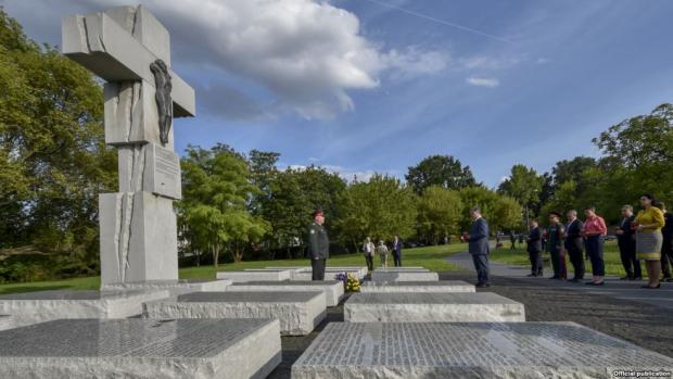Порошенко у Варшаві вшанував пам'ять жертв Волинської різанини. Фото: president.gov.ua.