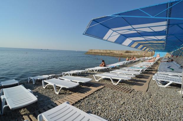 Порожні пляжі Криму готові оздоровлювати навіть воїнів АТО. Фото: news.bigmir.net.