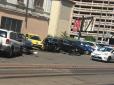 Ефект доміно: В Києві пенсіонер протаранив дев'ять припаркованих автомобілів (фото)