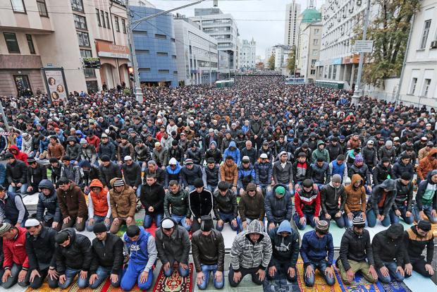 Мусульмани у Москві. Фото: www.tvc.ru.