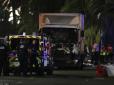 Теракт в Ніцці: Мотоцикліст кинувся під колеса вантажівки, намагаючись її зупинити (фото, відео)