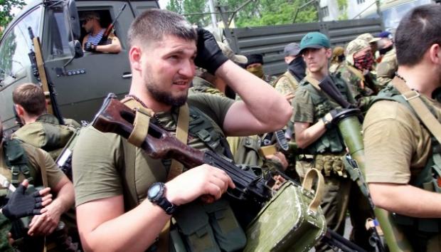 Російські бойовики у Луганську. Фото: www.ukrinform.ua.