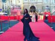 Окраса Одеського свята: Джамала у розкішній сукні з шлейфом вразила присутніх на церемонії відкриття кінофестивалю (фото)