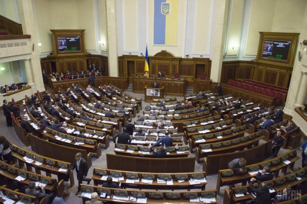 Депутатів оштафували на 1,5 мільйона гривень. Фото: УНІАН.