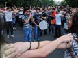 Немирний вірменський майдан: В Єревані мітингувальникі рвуться до захопленого відділку поліції