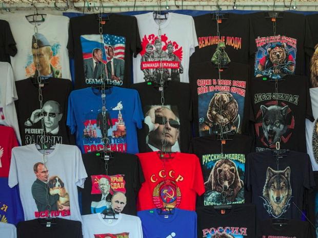 "Фірмові" футболки втрачають колишню популярність. Фото depo.ua