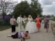 Знімав штани та кидався фекаліями: У Білорусі затримали росіянина, який приїхав до нареченої