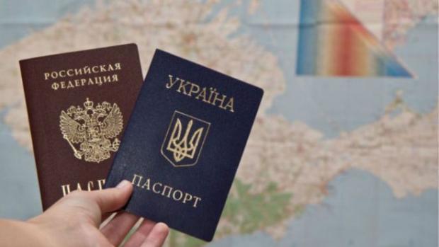 Жителів окупованого Криму насильно позбавили громадянства України. Фото: ВВС.