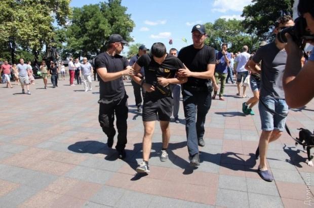 В Одесі Савченко намагалися закидати яйцями - фото 1