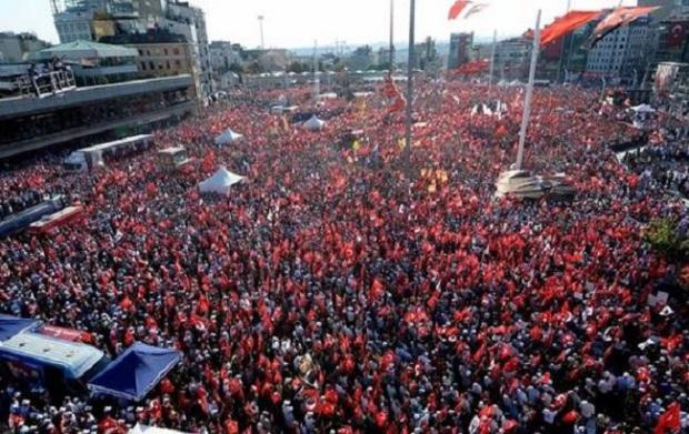 Вулиці Стамбула переповнені протестувальниками. Фото: ВВС.