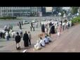 Мовчазні віряни: Хресна хода зібралася на Європейській площі (відео)