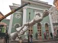 У Росії тепер сексу немає, як і в СРСР: У культурній столиці  РФ через скаргу жінки одягнуть статую Давида