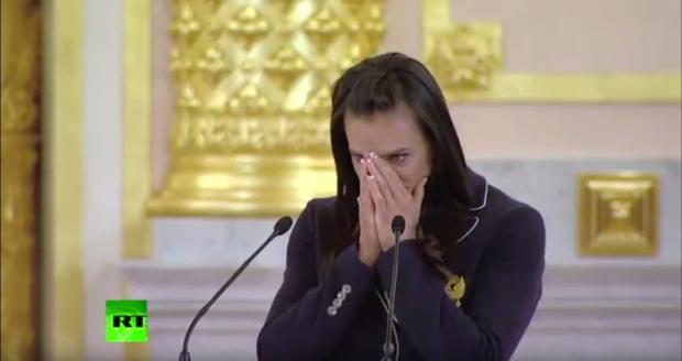 Про що саме плаче Олена Ісинбаєва? Фото: voshod.org
