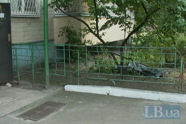 У Києві чоловік вистрибнув з вікна чужої  квартири на восьмому поверсі. Фото: lb.ua.