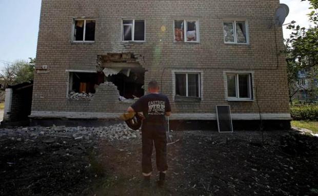 У Мар'їнці після обстрілів. Фото: day.kyiv.ua.