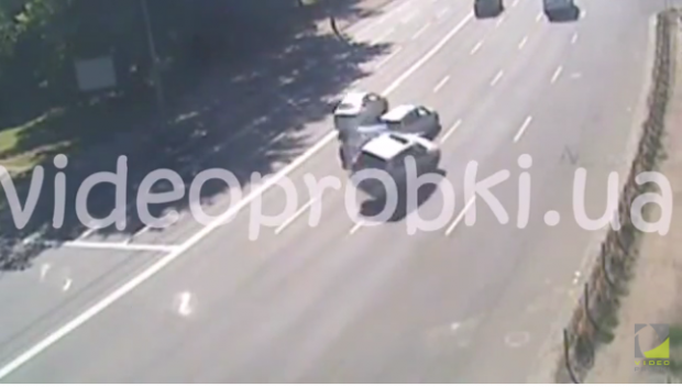 ДТП у Києві. Фото: скріншот з відео.