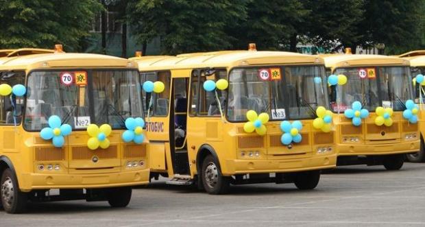 Харківські освітяни придбали автобуси в країни-агресора. Фото: 4vlada.com.