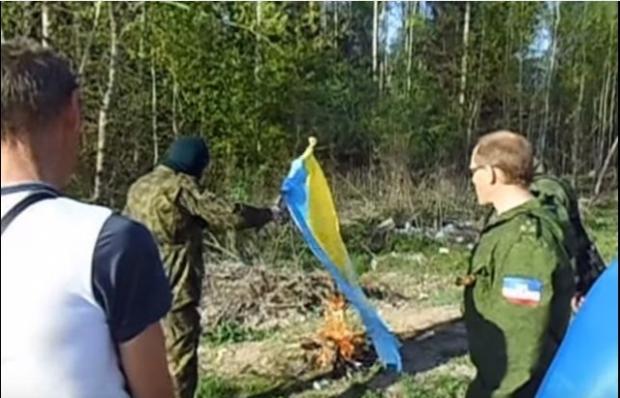 Закарпатський сепаратист, який показово спалив український прапор, оголошений в розшук. Фото:скріншот