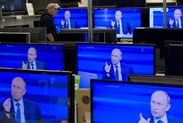 Телепропаганда  Путіна - інфтрумент гібридної війни. Фото: focus.ua.