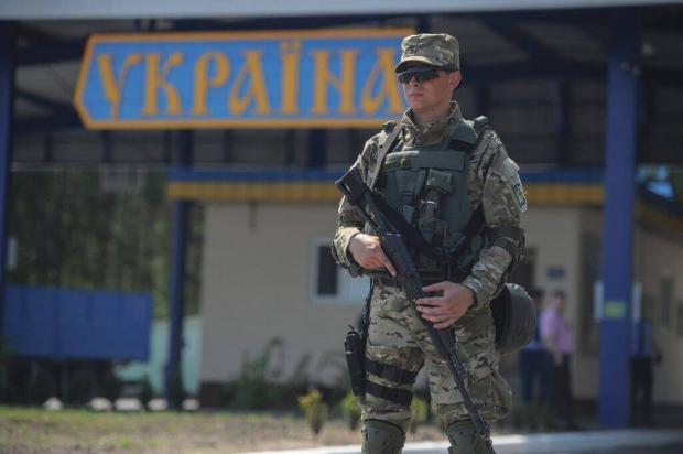 Державний кордон України приносить непогані гроші тим, хто його "охороняє". Фото: Facebook.