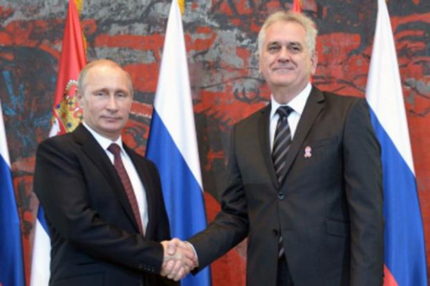 Глава Сербії Томіслав Ніколич (справа). Фото: aif.ru.