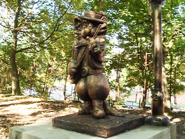 Пам'ятник Коту-Скрипалю у Коломиї відкриють на Спаса. Фото з сайту ntktv.ua