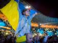 Наш прапор в нас усюди: Жовто-блакитні кольори в Україні у бійців, співаків, патріотів і навіть пам'ятників (фото)