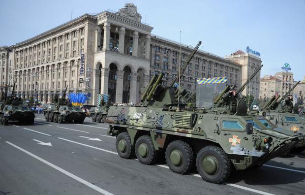 Військовий парад. Фото: podrobnosti.ua.