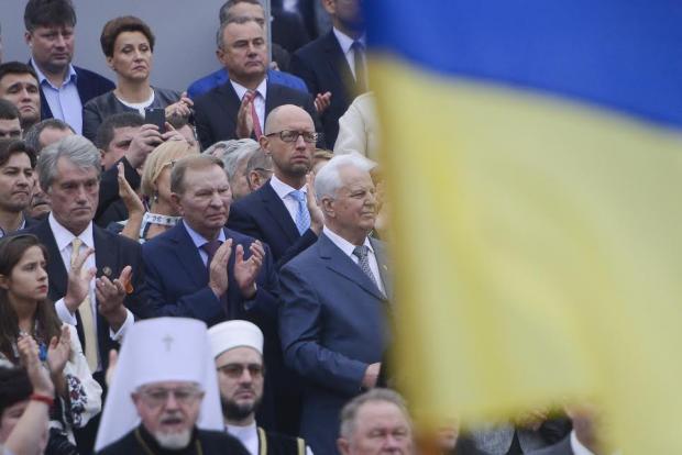 Яценюк з'явився на святковому параді у Києві. Фото:https://www.facenews.ua