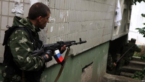 Російські бойовики у Луганську. Фото: AFP.