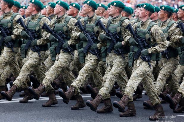 Українські військові на параді. Фото:facebook