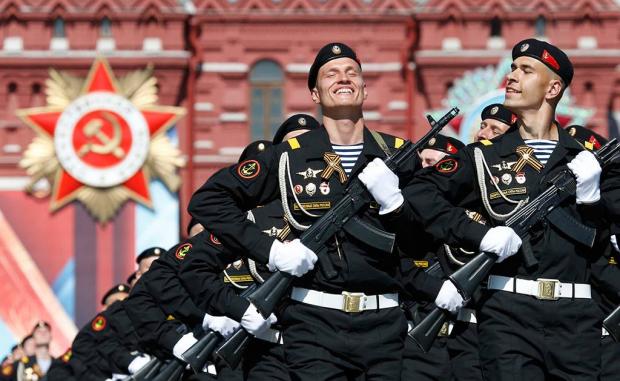 російські військові на параді. Фото:facebook