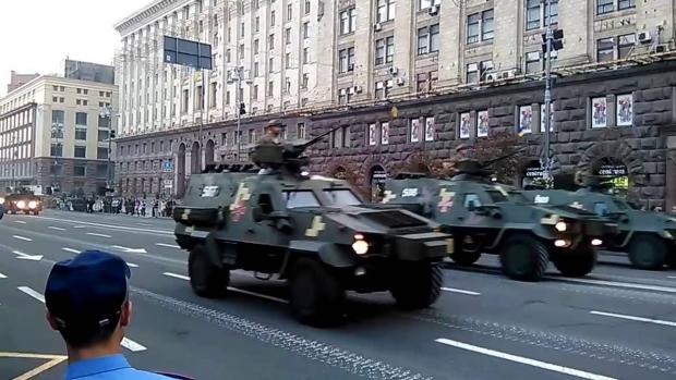 Військовий парад на Хрещатику до Дня незалежності. Фото:www.youtube.com