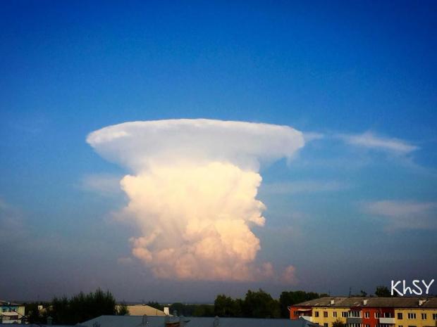 Ядерний гриб налякан росіян. Фото: Соцмережі.