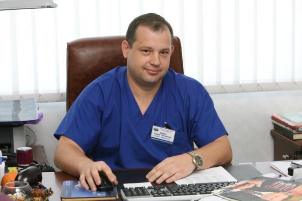 Хірург Андрій Сірко, який врятував бійцю життя. Фото: "Фейсбук"