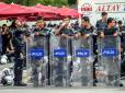 Для підтримання безпеки під час футбольного матчу між РФ та Туреччиною поліція стягнула водомети