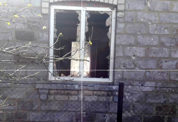 Зруйновані житлові будинки  в Красногорівці. Фото: штаб АТО.