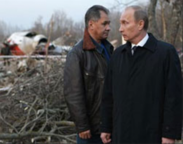 Путін і Шойгу на місці авіакатастрофи Ту-154 під Смоленськом. Ілюстрація:http://defence-line.org/