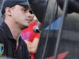 Сотник Майдану, воїн АТО та патрульний поліцейський: Боєць з Дніпра вразив своїм співом тисячі людей (відео)